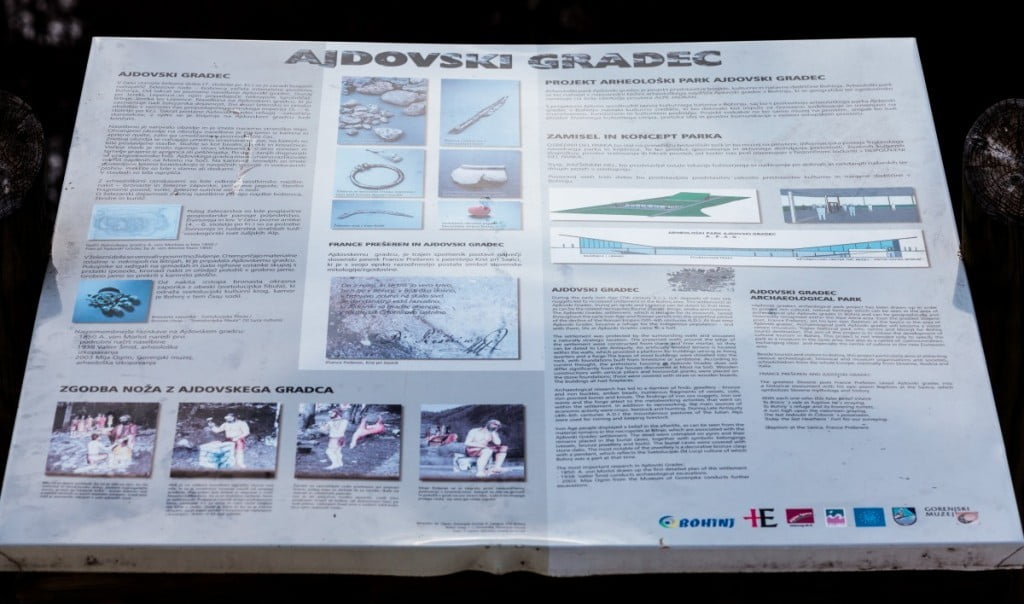 Informativna tabla na Ajdovskem gradcu