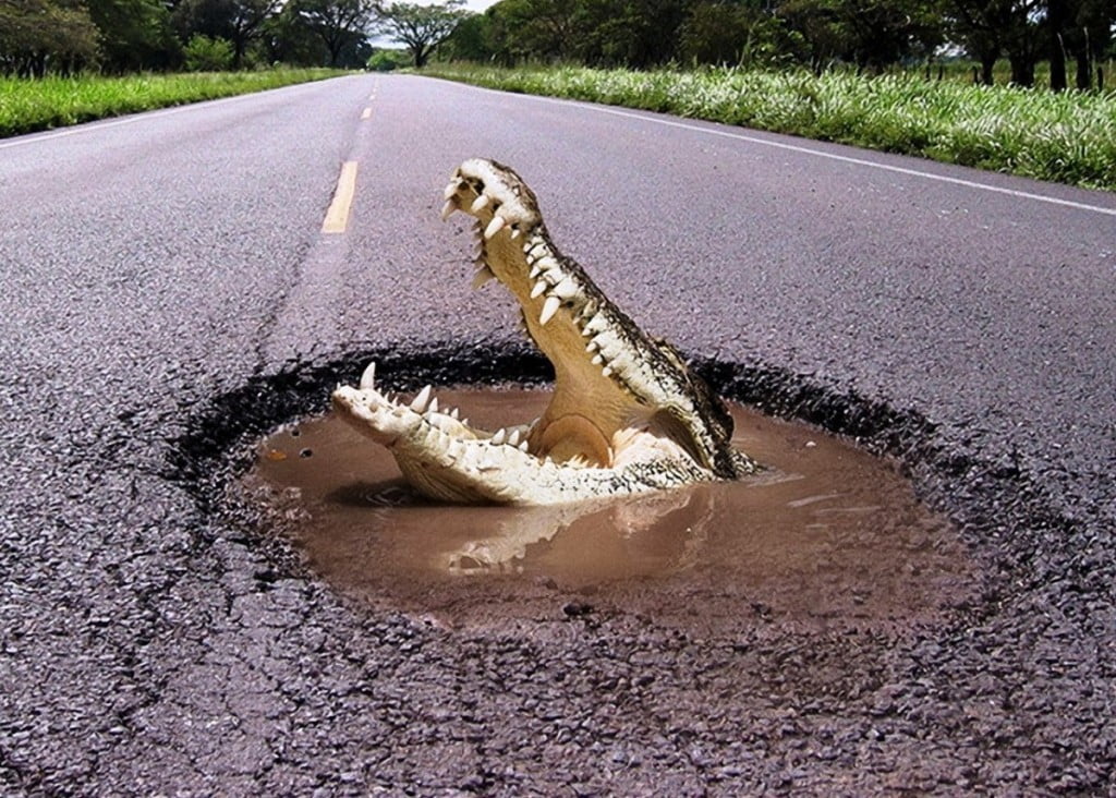 Luknje v žepih, v blagajnah, na cesti