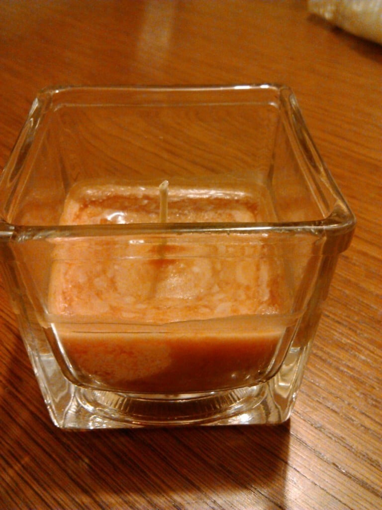 Reciklirana dišeča sveča.