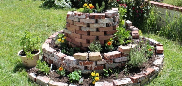 Zeliščni vrt - zeliščna spirala