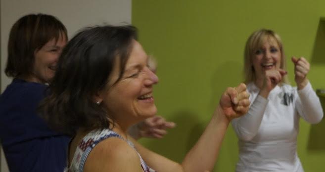 Joga smeha – vadba, ko trebuh trpi