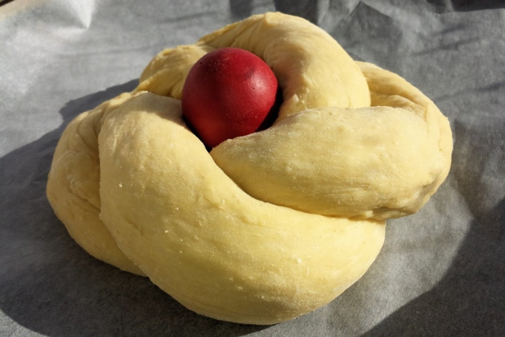 Recept za velikonočni kruh, ki se ga ne boste sramovali