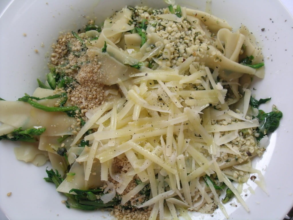 Pomladno čiščenje telesa z divjo hrano Pomladno čiščenje telesa z divjo hrano