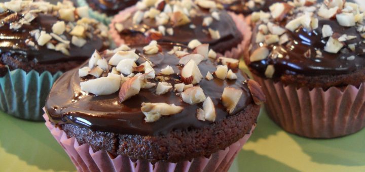 Čokoladni mafini z lešniki in mehko sredico