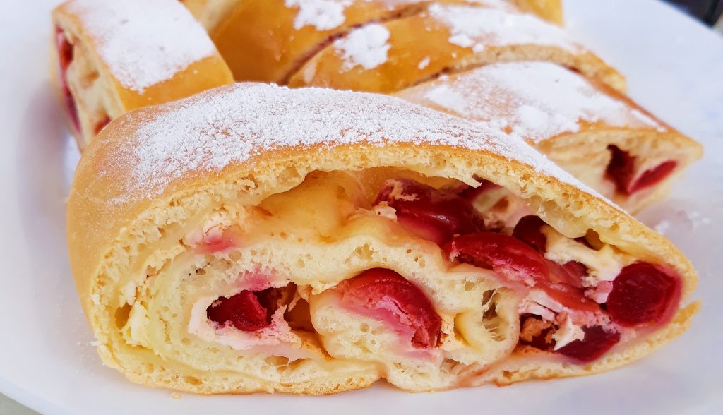 Recept za cesnjev zavitek