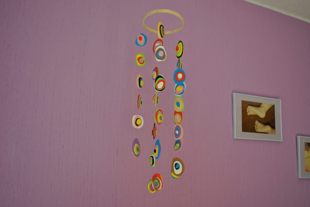 pisane-mobile-za-otrosko-sobo