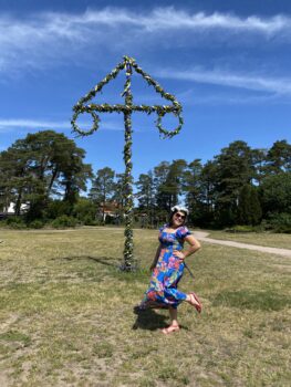 Čarobni Midsommar na Švedskem: plesi, cvetlične krone in sladke jagode