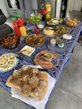 Čarobni Midsommar na Švedskem: plesi, cvetlične krone in sladke jagode