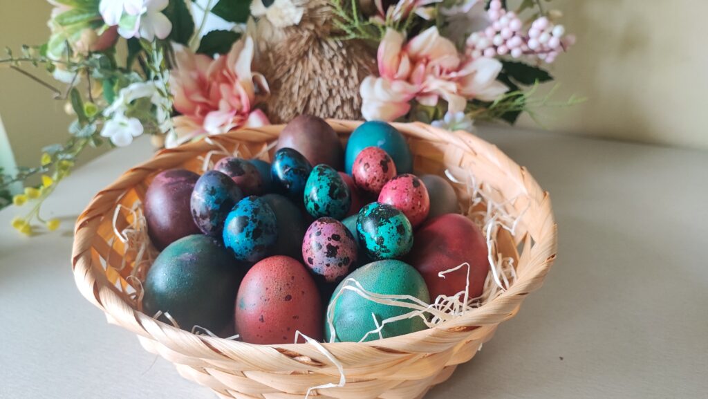 Barvanje pirhov s sodobikarbono