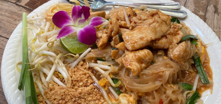 Recept za pad thai s piščancem ali rakci