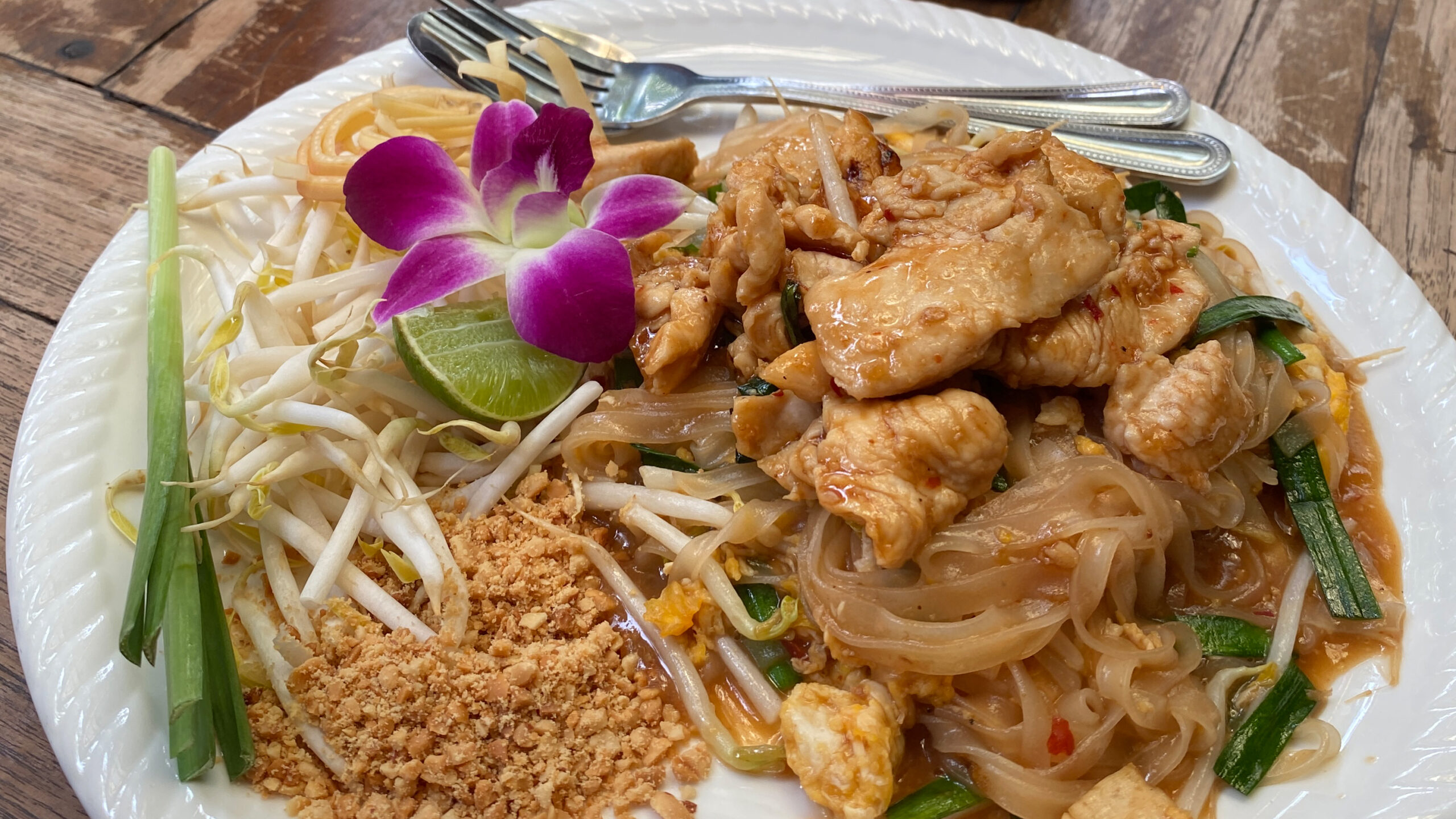 Recept za pad thai s piščancem ali rakci