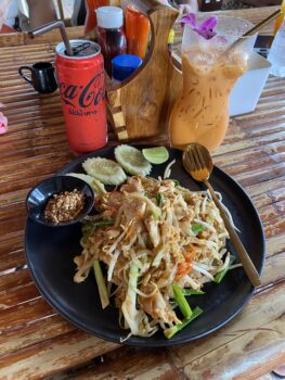 Recept za pad thai s piščancem ali rakci