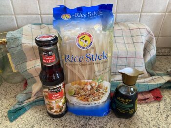 Recept za pad thai s piščancem ali rakci